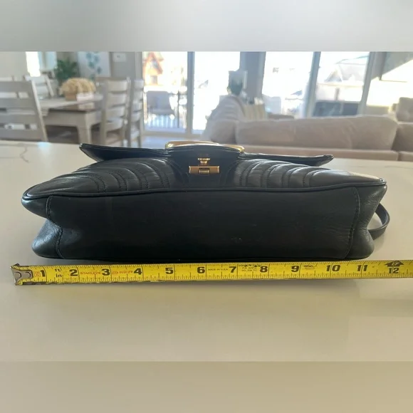 Gucci - GG Marmont Medium Matelassé
Shoulder / Crossbody Bag Chevron Leather - Picture 5 of 17